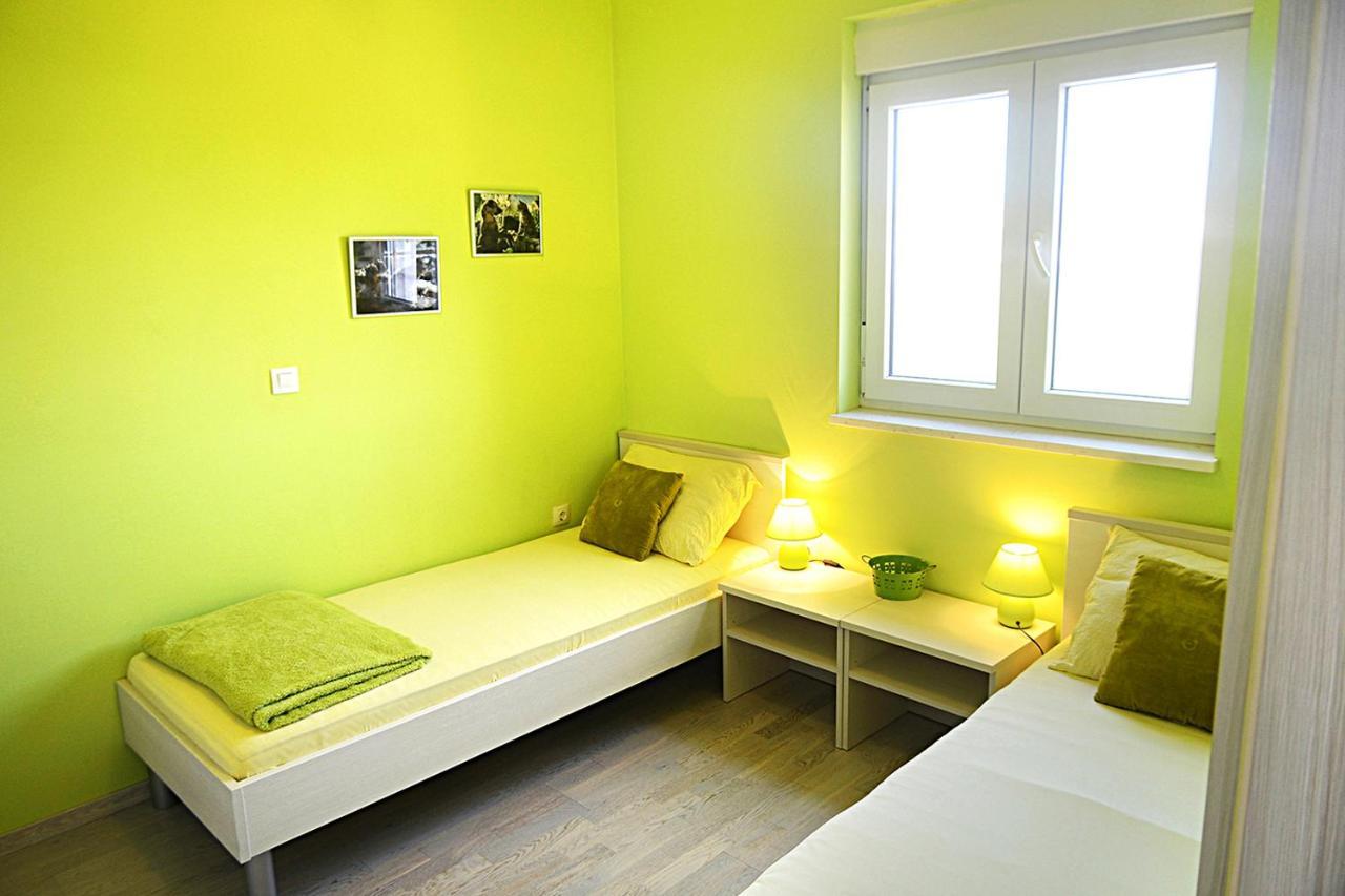 Leona Apartment พูลา ภายนอก รูปภาพ