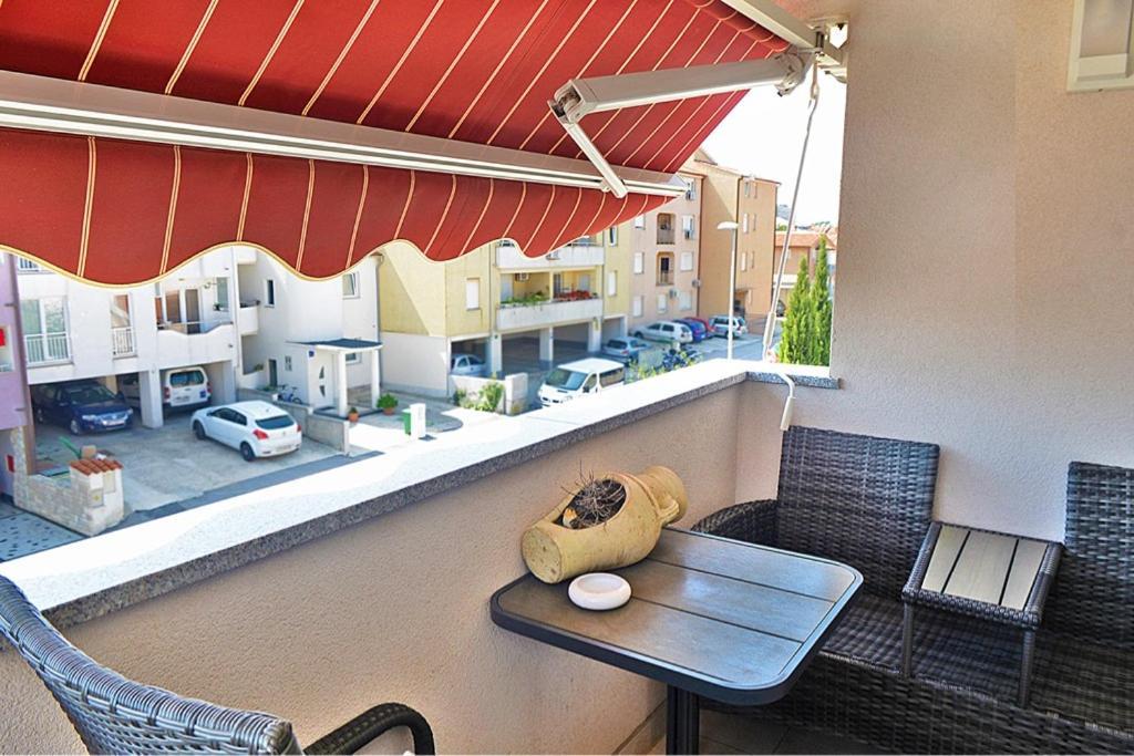 Leona Apartment พูลา ภายนอก รูปภาพ