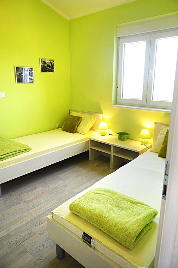 Leona Apartment พูลา ภายนอก รูปภาพ