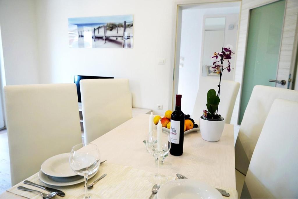 Leona Apartment พูลา ภายนอก รูปภาพ